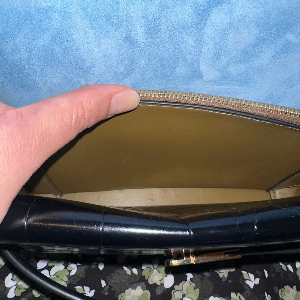 Tory Burch Lee Radziwill Shoulder Bag in Black Croc-Embossed Leather - Picture 13 of 16